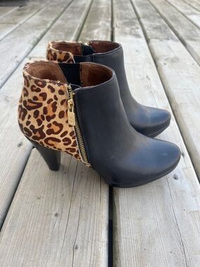 Blondo Black Leather Ankle Booties with Leopard Heel Panel Size 7.5